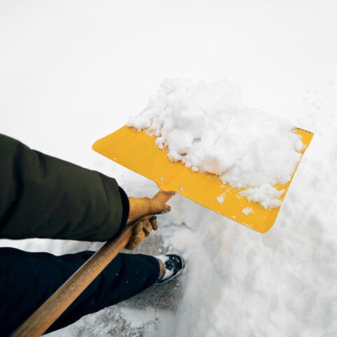 impresa-pulizie-monza-brianza-servizi-pulizia-spalatura-neve-spargimento-sale-scioglineve